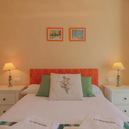Nogalera 2 Bedroom Retro 아파트
